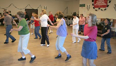 0996_Dancers_Spin
